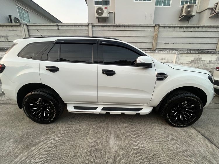 Ford Everest 2016 2.2 Titanium ดีเซล เกียร์อัตโนมัติ ขาว