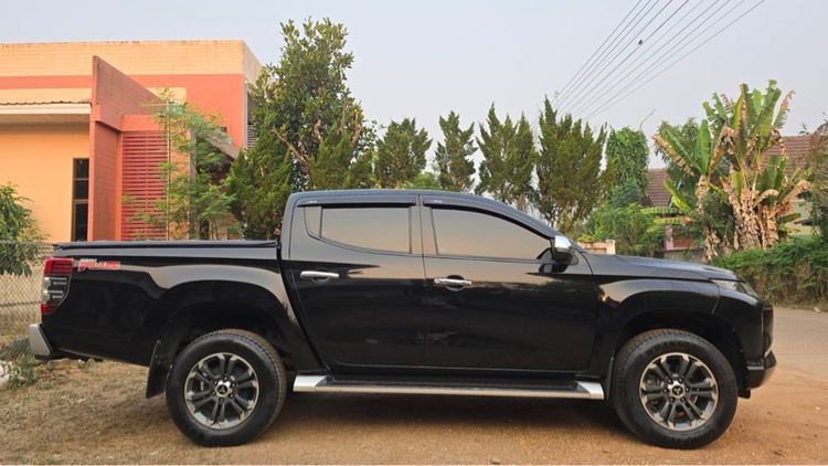 รถ Mitsubishi Triton 2.4 GT Plus สี ดำ