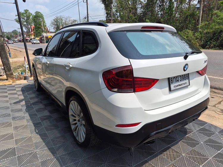 BMW X1 2012 2.0 sDrive18i Sport Sedan เบนซิน ไม่ติดแก๊ส เกียร์อัตโนมัติ ขาว รูปที่ 3