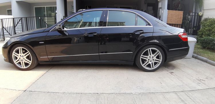 Mercedes-Benz E-Class 2010 W212 Sedan เบนซิน ไม่ติดแก๊ส เกียร์อัตโนมัติ ดำ รูปที่ 2