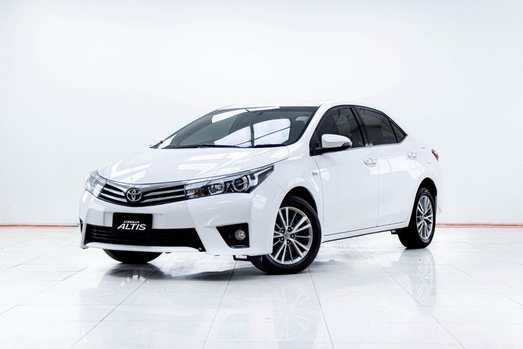 รถ Toyota Altis 1.8 V สี ขาว
