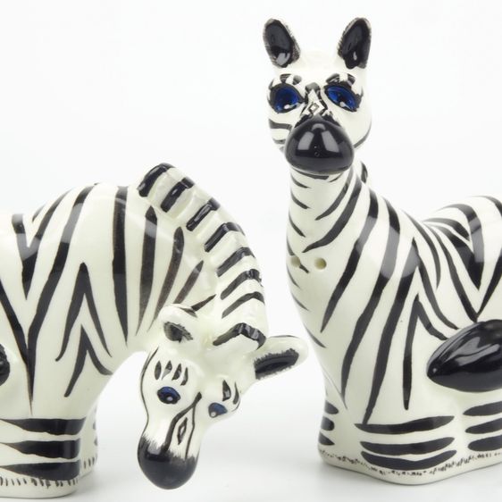 Zebra Salt and Pepper Shakers by Lynda Corneille Ark Safari Series งานเซรามิก รูปที่ 4