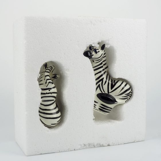 Zebra Salt and Pepper Shakers by Lynda Corneille Ark Safari Series งานเซรามิก รูปที่ 9