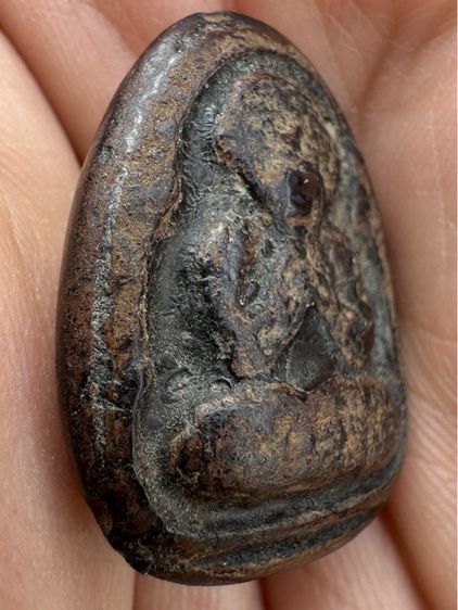 พระปิดตาหลวงปู่จีน วัดท่าลาด พิมพ์แข้งหมอนใหญ่ รูปที่ 3