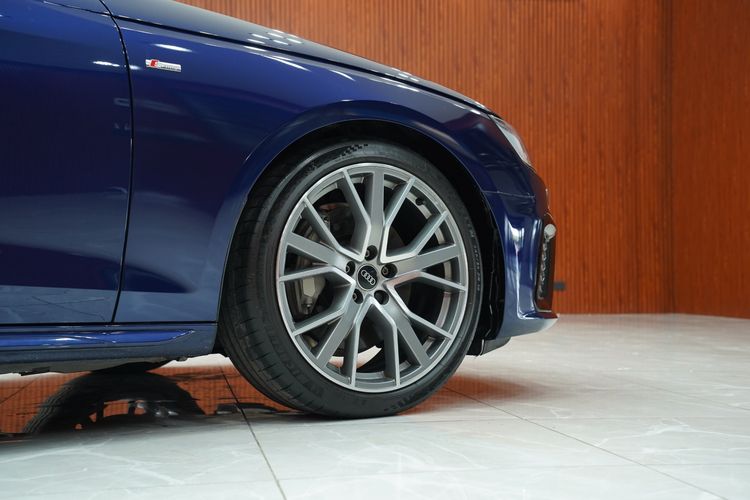 Audi Audi A4  2023 2.0 Sedan เบนซิน เกียร์อัตโนมัติ น้ำเงิน รูปที่ 4