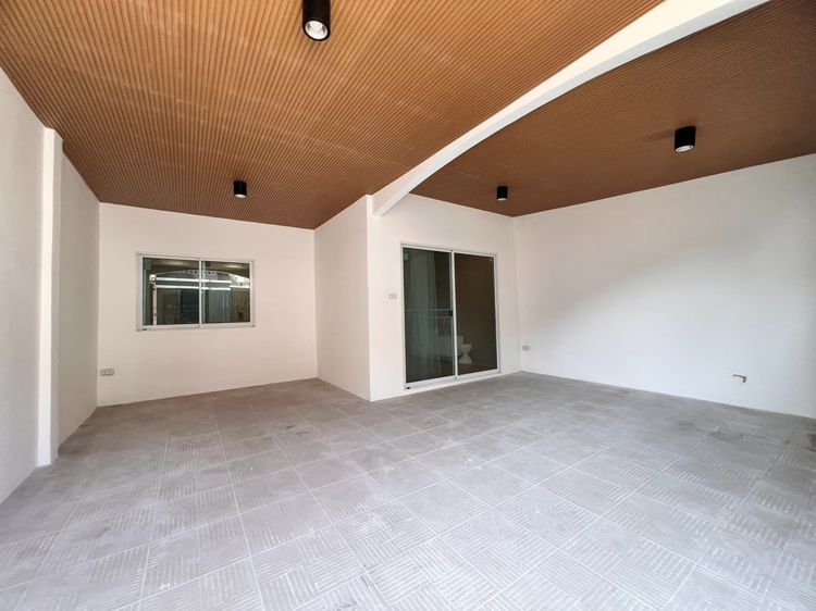 มีบางส่วน 2025 🎉 ขายทาวน์โฮม 2 ชั้น 🌟 ในซอยจรัญ 35 🌟 22.6 ตรว 🌟 รีโนเวทใหม่สไตล์มินิมอล 🏡 รูปที่ 2