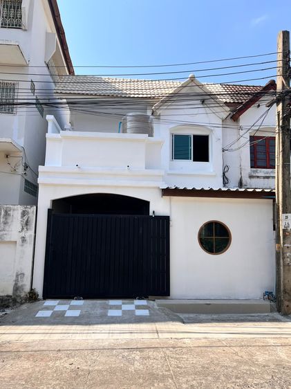 🎉 ขายทาวน์โฮม 2 ชั้น 🌟 ในซอยจรัญ 35 🌟 22.6 ตรว 🌟 รีโนเวทใหม่สไตล์มินิมอล 🏡