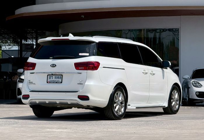 Kia Carnival 2018 2.2 EX ดีเซล เกียร์อัตโนมัติ ขาว รูปที่ 2