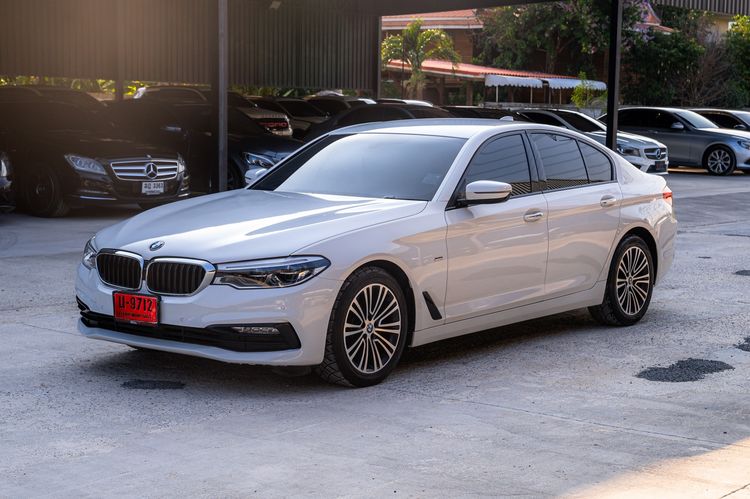 รถ BMW Series 5 520d สี ขาว