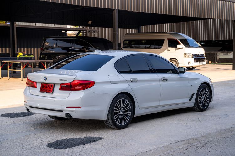 BMW Series 5 2018 520d ดีเซล ขาว รูปที่ 3