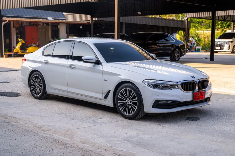 BMW Series 5 2018 520d ดีเซล ขาว รูปที่ 2