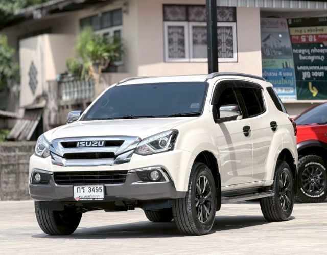 รถ Isuzu MU-X 1.9 สี ขาว