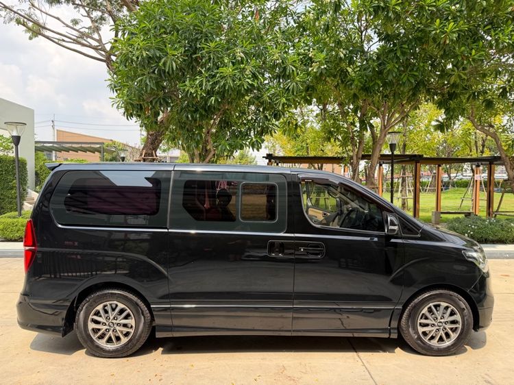 Hyundai H-1  2018 2.5 Elite Utility-car ดีเซล ไม่ติดแก๊ส เกียร์อัตโนมัติ ดำ รูปที่ 3