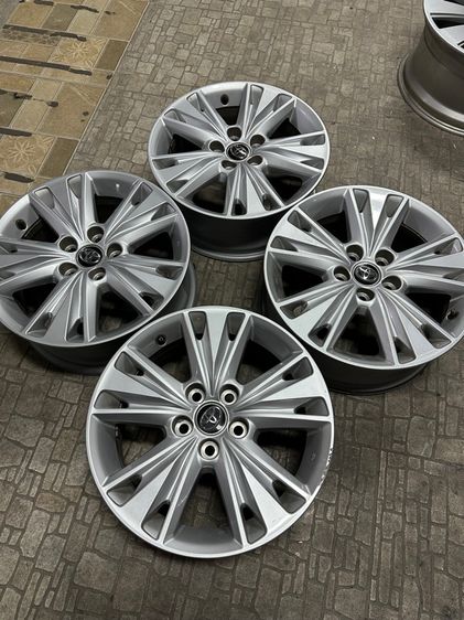 อื่นๆ 17" แม็กเปล่า ล้อเดิมของ Totoya INNOVA 