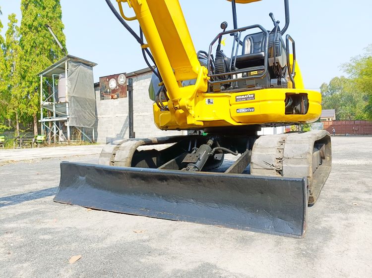  รถขุด แบคโฮ  Komatsu PC40MR  ขนาด 4 ตัน   คอนโทรลน้ำมัน ปั๊มนิ้ว แทรคยาง มีไลน์ไปป์ปิ้ง รูปที่ 9