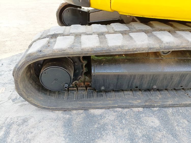  รถขุด แบคโฮ  Komatsu PC40MR  ขนาด 4 ตัน   คอนโทรลน้ำมัน ปั๊มนิ้ว แทรคยาง มีไลน์ไปป์ปิ้ง รูปที่ 11