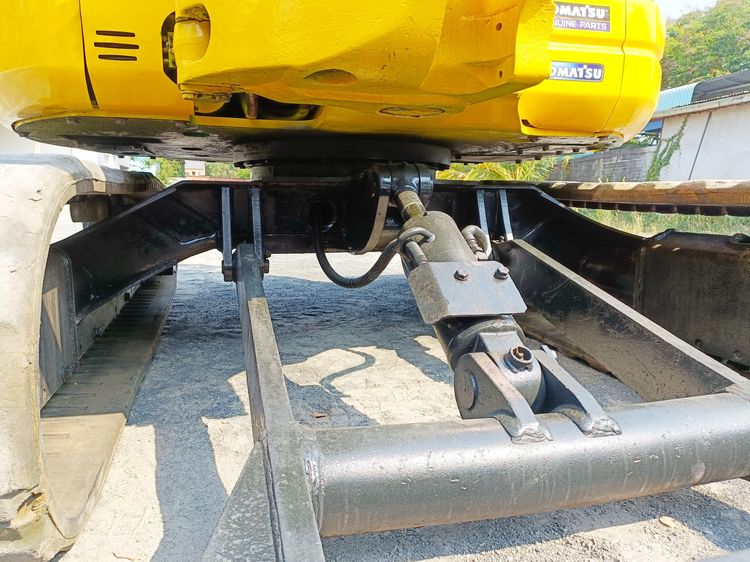  รถขุด แบคโฮ  Komatsu PC40MR  ขนาด 4 ตัน   คอนโทรลน้ำมัน ปั๊มนิ้ว แทรคยาง มีไลน์ไปป์ปิ้ง รูปที่ 16