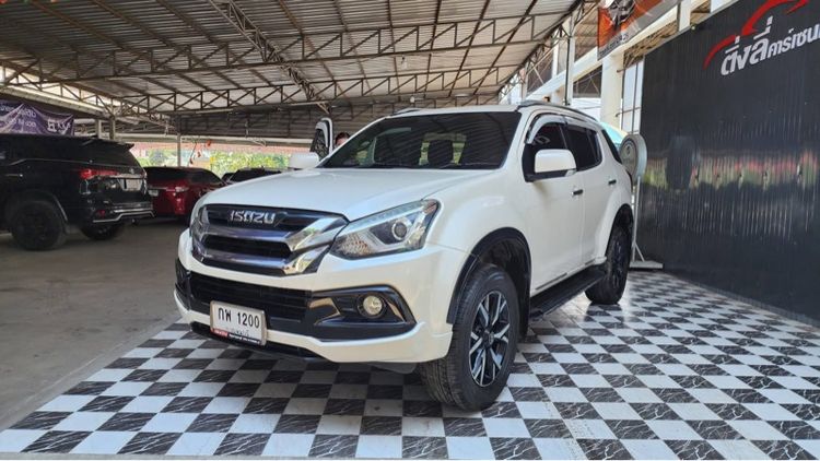 รถ Isuzu MU-X 3.0 4WD สี ขาว