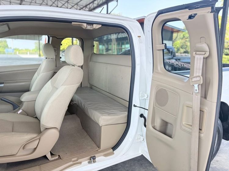 Toyota Hilux Vigo Champ 2012 Smart Cab 2.5 E Pickup ดีเซล ไม่ติดแก๊ส เกียร์ธรรมดา ขาว รูปที่ 4