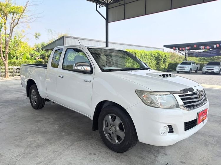 รถ Toyota Hilux Vigo Champ Smart Cab 2.5 E สี ขาว
