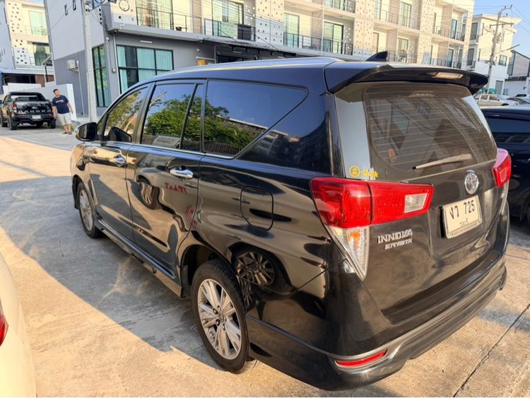 Toyota Innova 2019 2.8 Crysta Premium ดีเซล เกียร์อัตโนมัติ ดำ รูปที่ 2
