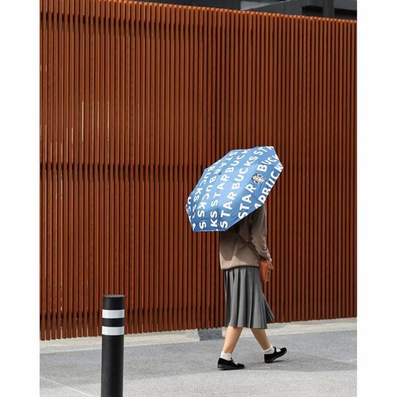 ร่ม Starbucks ของแท้จาก shop ของใหม่ มี 2 สี สีเขียวกับสีน้ำเงิน ขนาดมาตรฐานพกพา  21 นิ้ว รูปที่ 4