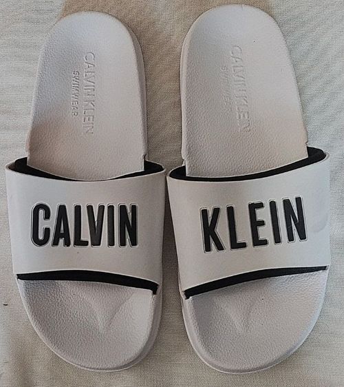   รองเท้าแตะ Calvin Klein 