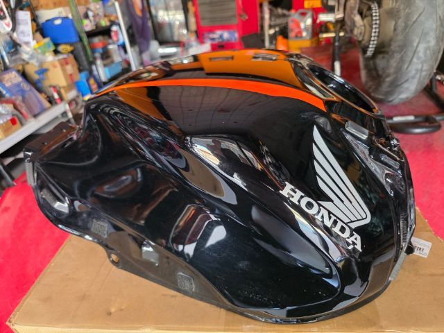 ถัง CBR 500 R ,CBR 650 R, Ninja400 สภาพสวยทุกใบ รูปที่ 3