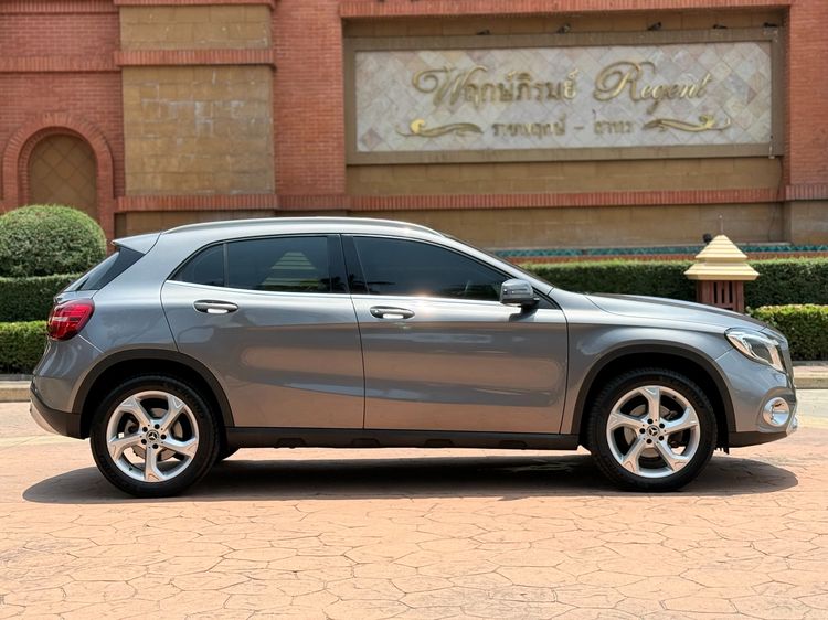 Mercedes-Benz GLA-Class 2018 GLA200 Utility-car เบนซิน เกียร์อัตโนมัติ เทา รูปที่ 3