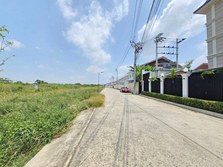 ขายที่ดิน ทำเลทอง ติดถนนคอนกรีต ใกล้สนามบินสุรรณภูมิ รูปที่ 3