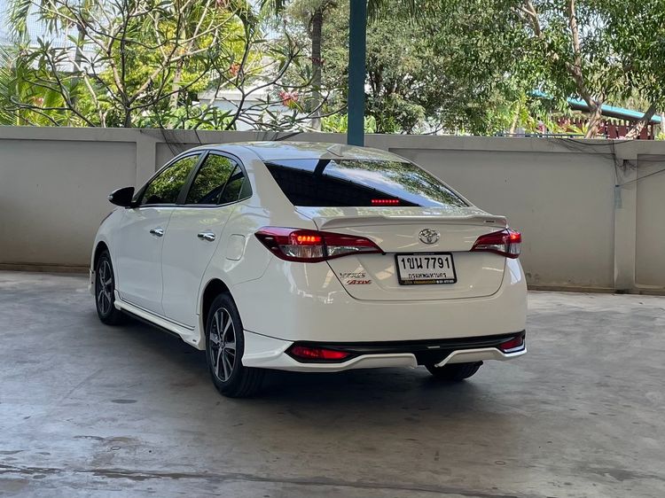 Toyota Yaris ATIV 2020 1.2 High Sedan เบนซิน ไม่ติดแก๊ส เกียร์อัตโนมัติ ขาว รูปที่ 4