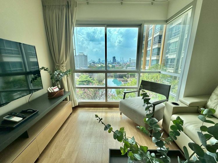 LPN Development ไม่อนุญาต ตกแต่งครบ 2016 Pool View 2 Bedrooms 2 Bathrooms • 65 sqm