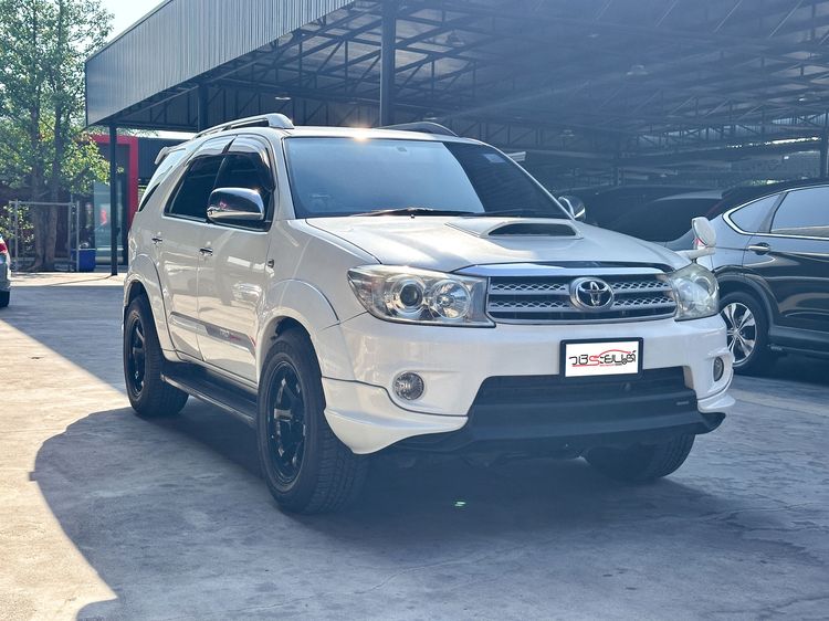 Toyota Fortuner 2010 3.0 TRD Sportivo 4WD Utility-car ดีเซล เกียร์อัตโนมัติ ขาว รูปที่ 3