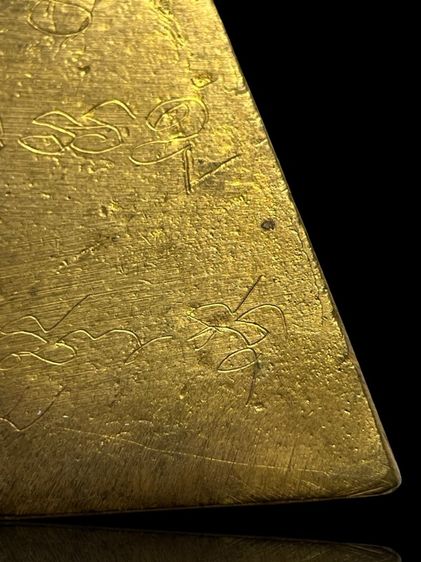 พระนางพญาเนื้อเปียกทอง หลังจานยันต์ รูปที่ 8