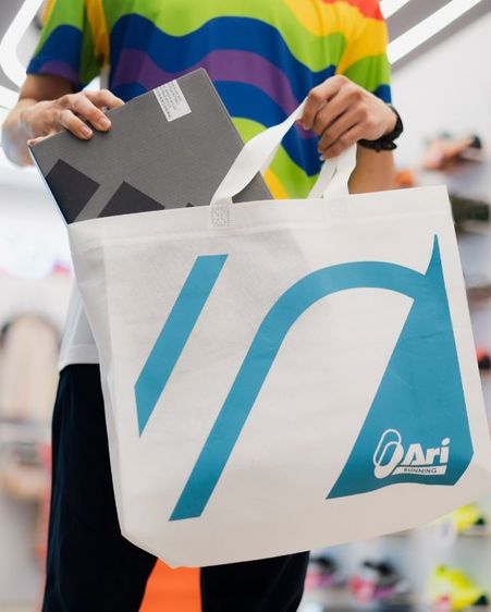 ARI RUNNING SPUNBOND BAG ถุงผ้าอเนกประสงค์ สีขาว จาก Ari Running Shop ขนาดใหญ่ 40×33.5×15 ซม.(16"×13"×6") รูปที่ 4