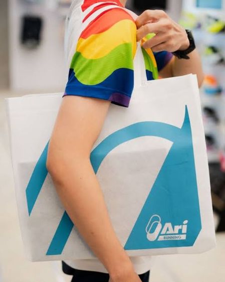ARI RUNNING SPUNBOND BAG ถุงผ้าอเนกประสงค์ สีขาว จาก Ari Running Shop ขนาดใหญ่ 40×33.5×15 ซม.(16"×13"×6") รูปที่ 3