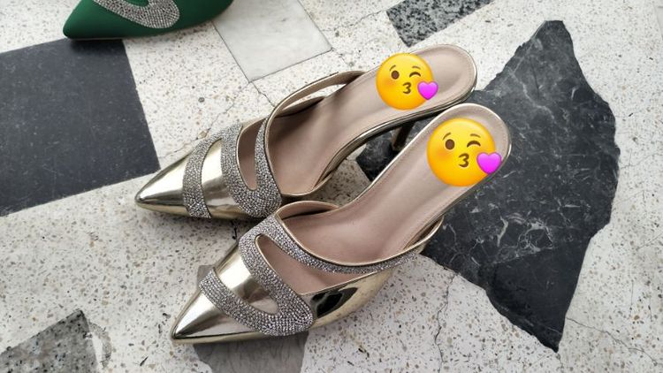 รองเท้าผู้หญิงหลุด QC หมอลำซิ่ง รำวง ขายเหมา 19 คู่ คละสี คละไซส์ มีจุดเสื่อมสภาพเนื่องจากเก็บไว้นาน ดูเพิ่มได้ตามรูป รูปที่ 5