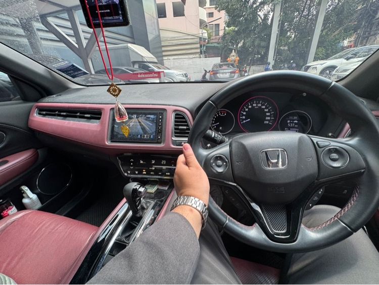 Honda HR-V 2021 1.8 RS Sedan เบนซิน ไม่ติดแก๊ส เกียร์อัตโนมัติ ดำ รูปที่ 4