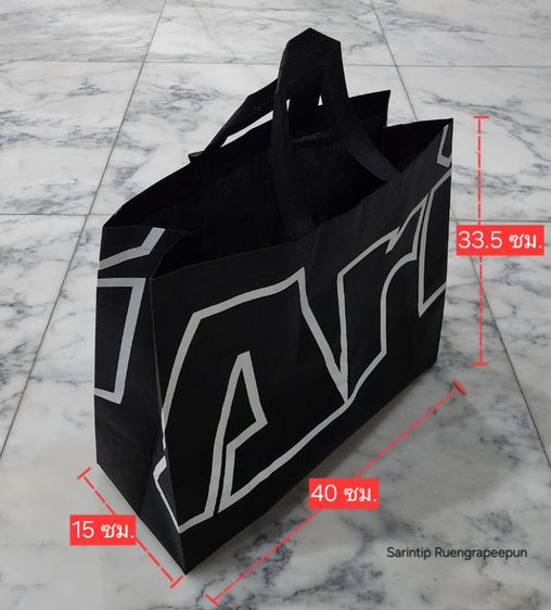 ARI OUTLINE SPUNBOND BAG ถุงผ้าอเนกประสงค์ สีดำอาริโลโก้แบบเส้นขอบขาว จาก Ari Shop ขนาดใหญ่ 40×33.5×15 ซม.(16"×13"×6")  รูปที่ 8