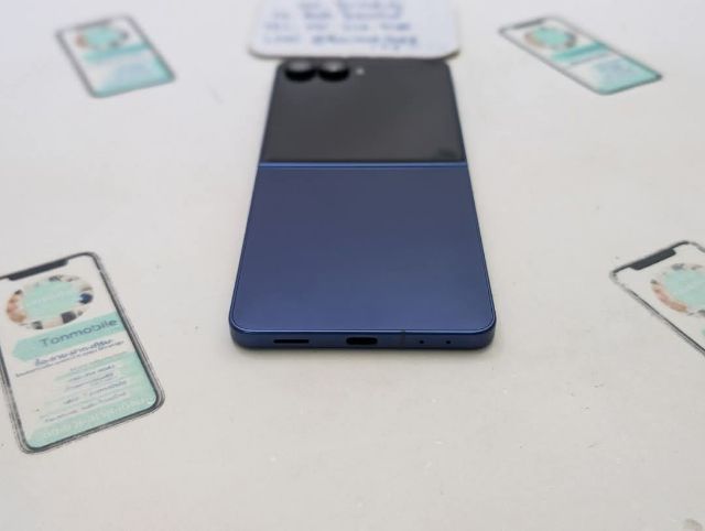 ขาย เทิร์น Samsung Galaxy Z Flip 7 สี Blue 512 GB ศูนย์ไทย สภาพสวย ประกันยาว อุปกรณ์ครบยกกล่อง เพียง 19,990 บาท เท่านั้น ครับ รูปที่ 10