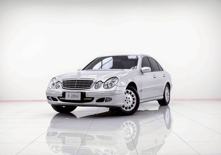 Mercedes-Benz E-Class 2005 E220 CDI Sedan ดีเซล ไม่ติดแก๊ส เกียร์อัตโนมัติ เทา