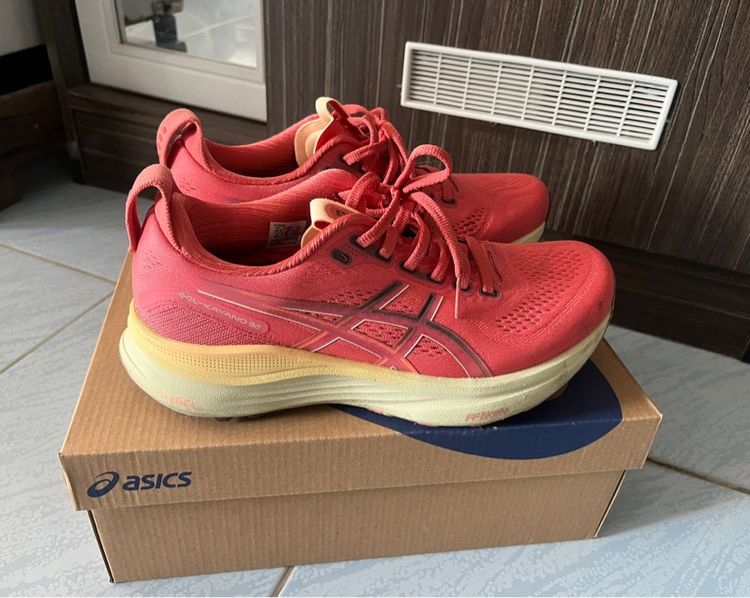 ผู้หญิง รองเท้าวิ่ง Asics gel kayano 32 