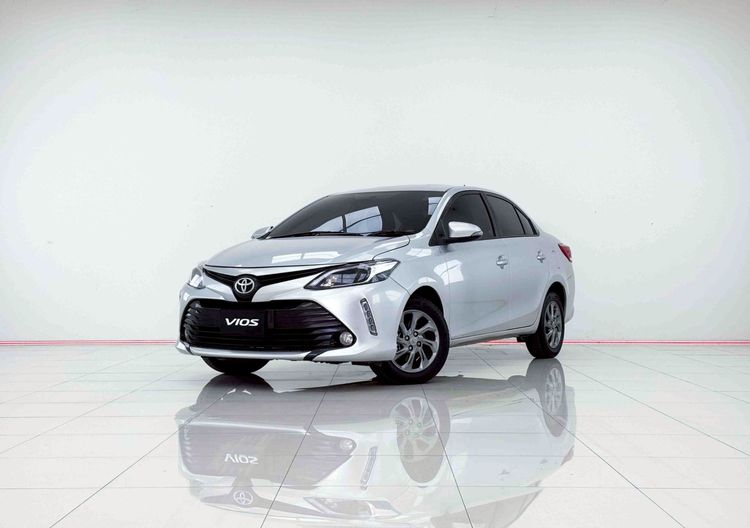รถ Toyota Vios 1.5 Mid สี เทา