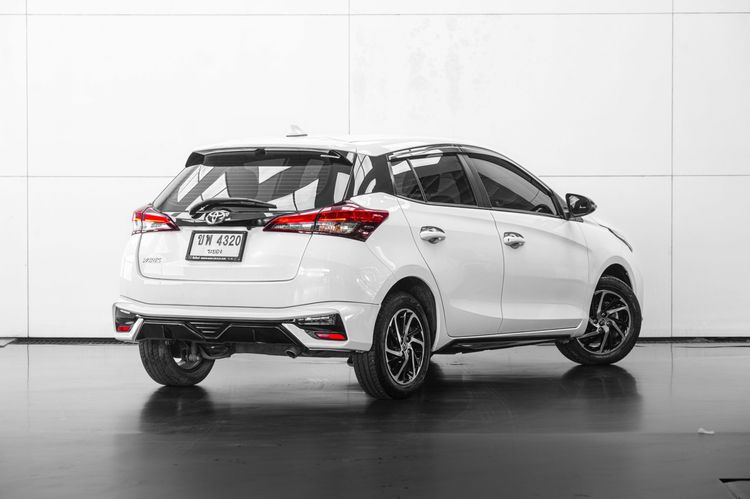 Toyota Yaris 2022 1.2 Sport Sedan เบนซิน ไม่ติดแก๊ส เกียร์อัตโนมัติ ขาว รูปที่ 4