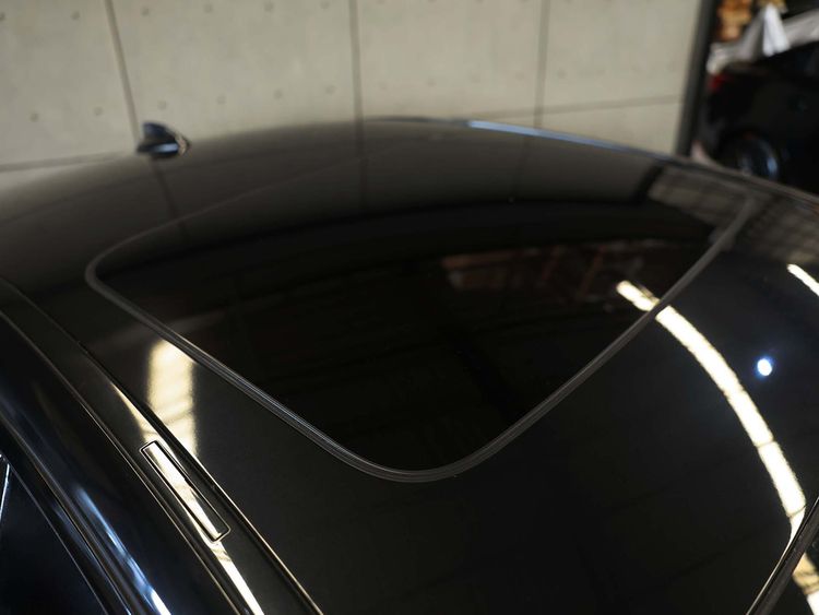 BMW Series 5 2022 530e Sedan ปลั๊กอินไฮบริด (PHEV) ไม่ติดแก๊ส เกียร์อัตโนมัติ ดำ รูปที่ 3