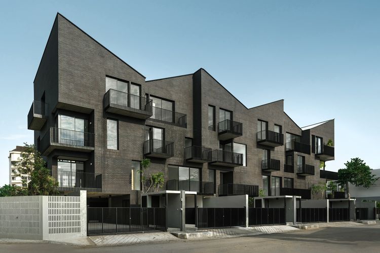 บ้านหรูใจกลางเมืองเชียงใหม่ 3.5 ชั้น ติดถ.ซุปเปอร์ไฮเวย์เพียง 200 ม. ตรงข้ามเซ็นทรัลเฟสติวัล