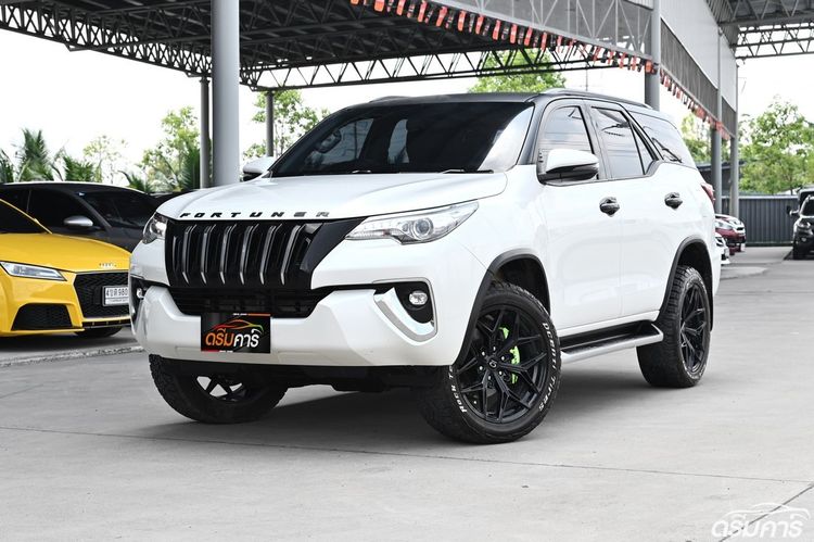 รถ Toyota Fortuner 2.4 G สี ขาว