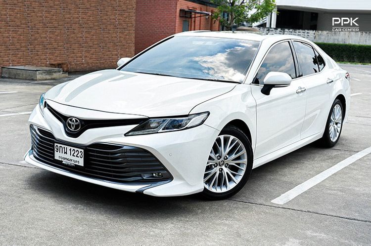 รถ Toyota Camry 2.5 G สี ขาว