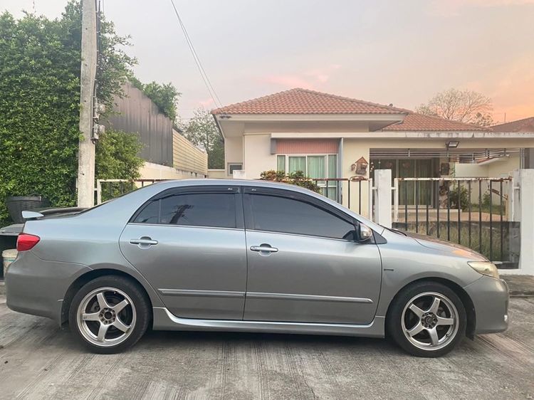 Toyota Corolla 2012 1.6 Sedan เบนซิน ไม่ติดแก๊ส เกียร์ธรรมดา เทา รูปที่ 2