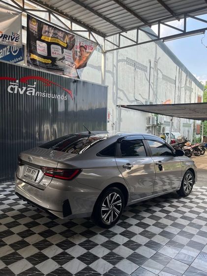 Toyota Yaris ATIV 2023 1.2 Sport Sedan เบนซิน ไม่ติดแก๊ส เกียร์อัตโนมัติ เทา รูปที่ 4